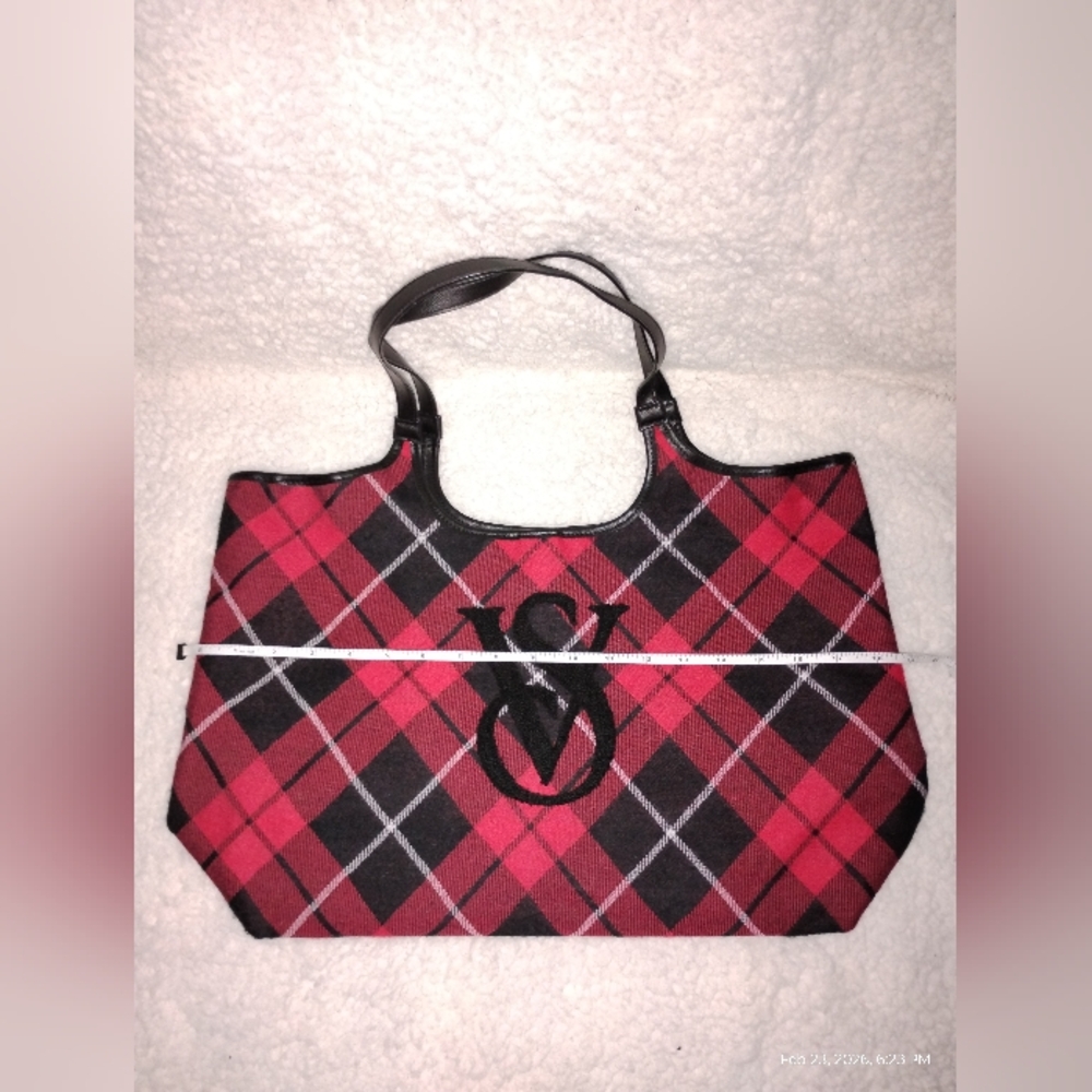 VICTORIA'S SECRET: RED PLAID TOTE - Picture 6 of 7